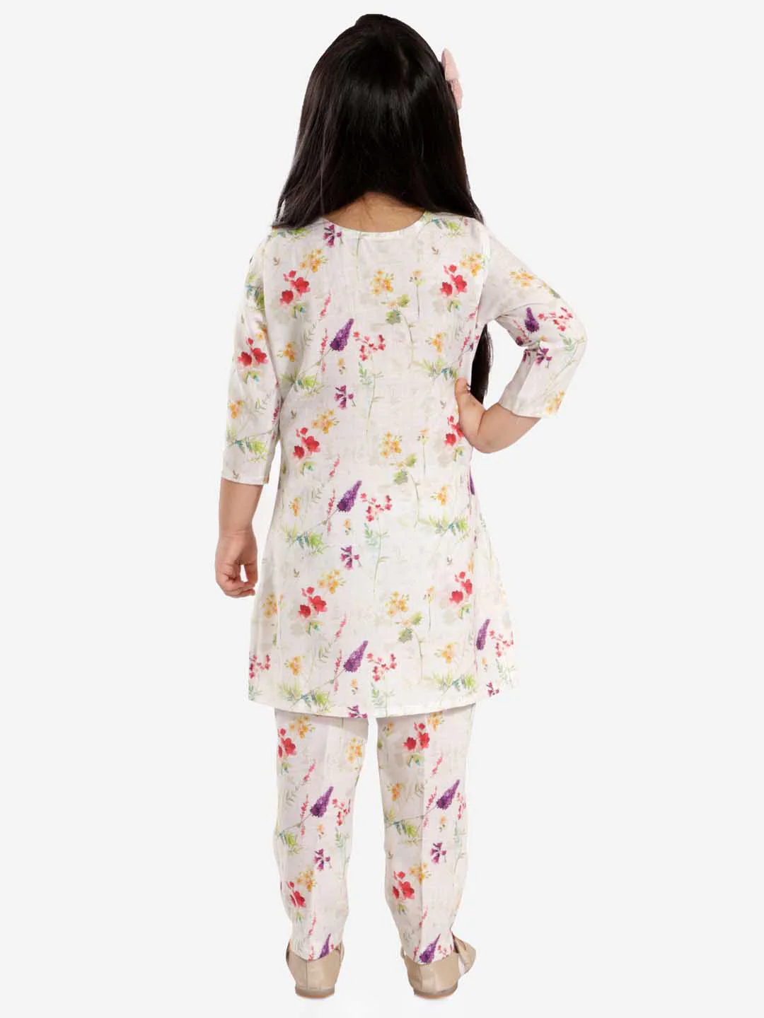 Girl's' Multicolor-Base Cream Kurta Pant Set - Image 4