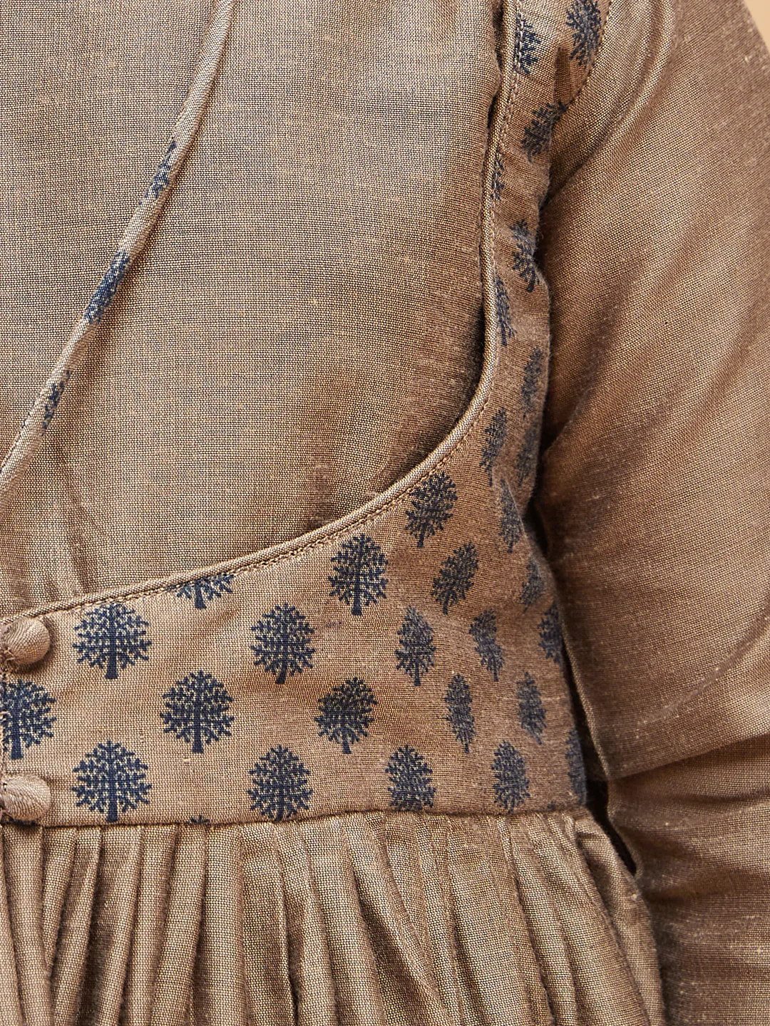 Girl's Brown Anarkali Kurta Pyjama Set With Potli Bag - Image 4