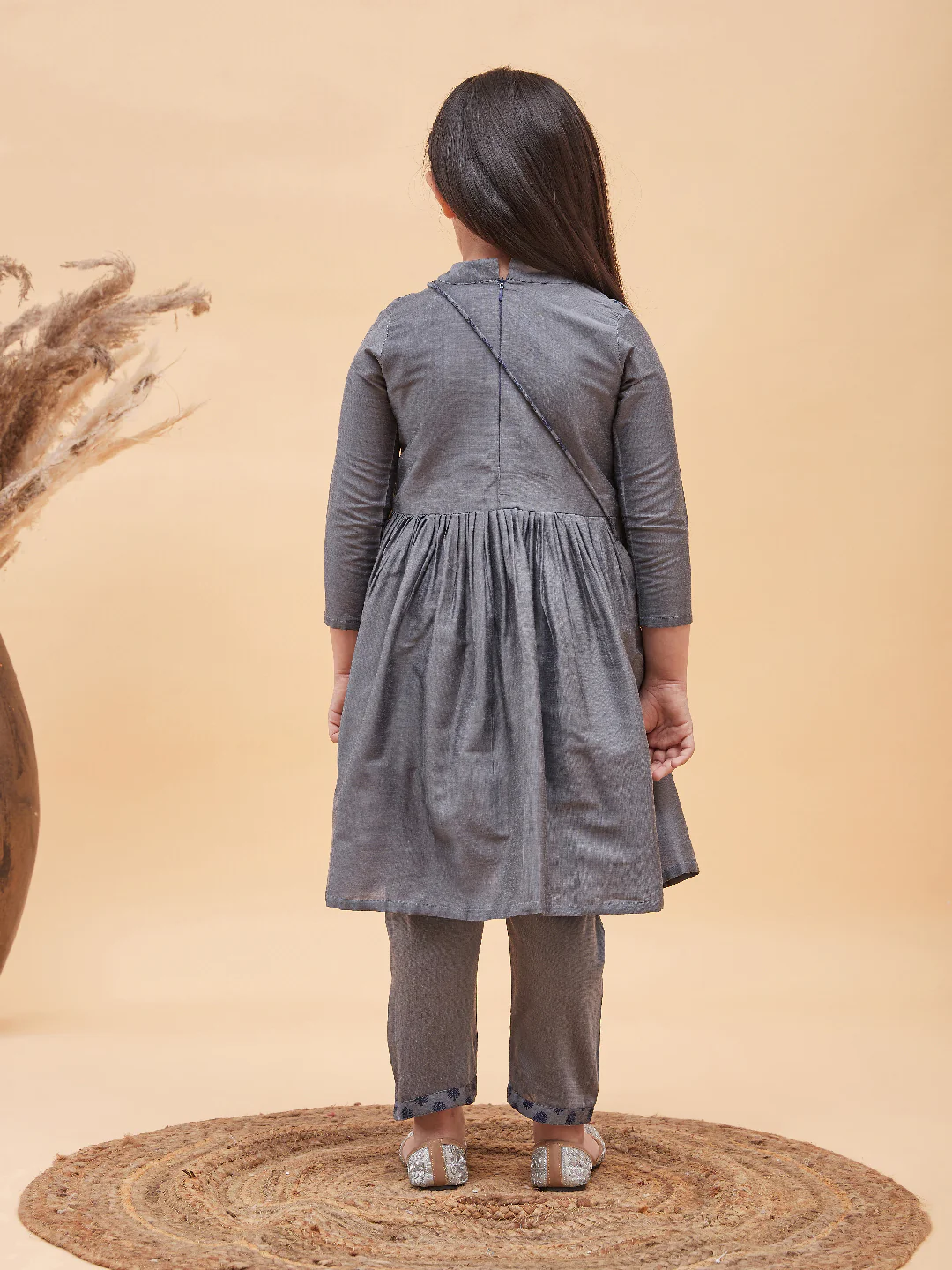 Girl's Grey Anarkali Kurta Pyjama Set With Potli Bag - Image 3