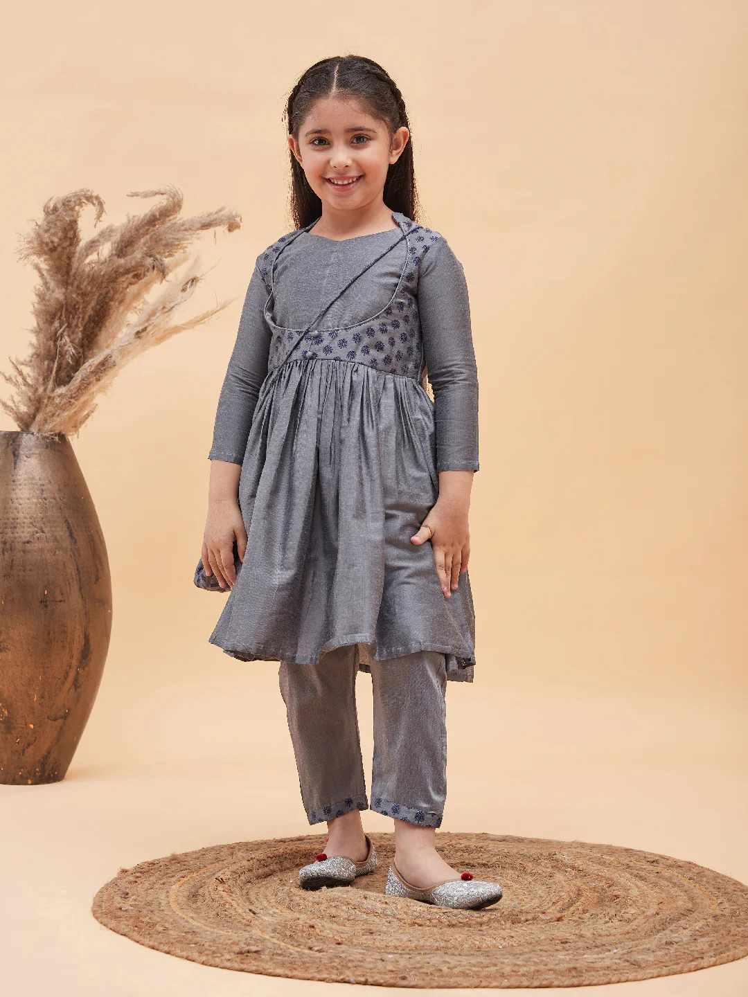 Girl's Grey Anarkali Kurta Pyjama Set With Potli Bag - Image 8