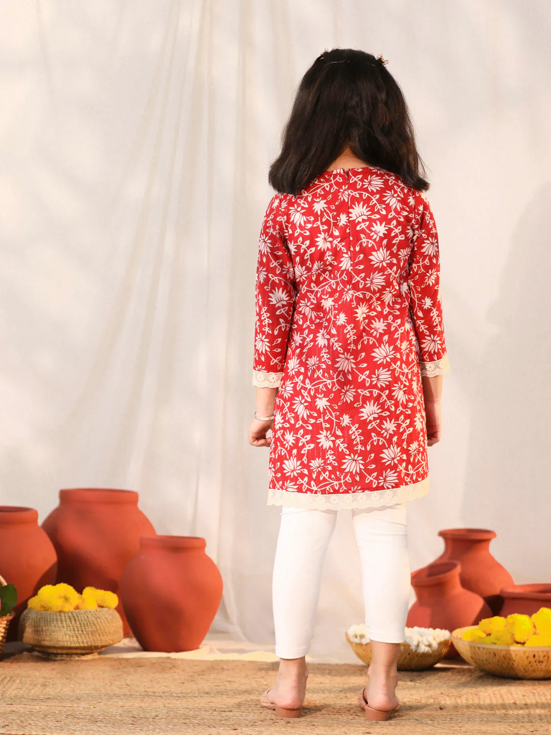 Girl's' Red Kurta Leggings Set - Image 3
